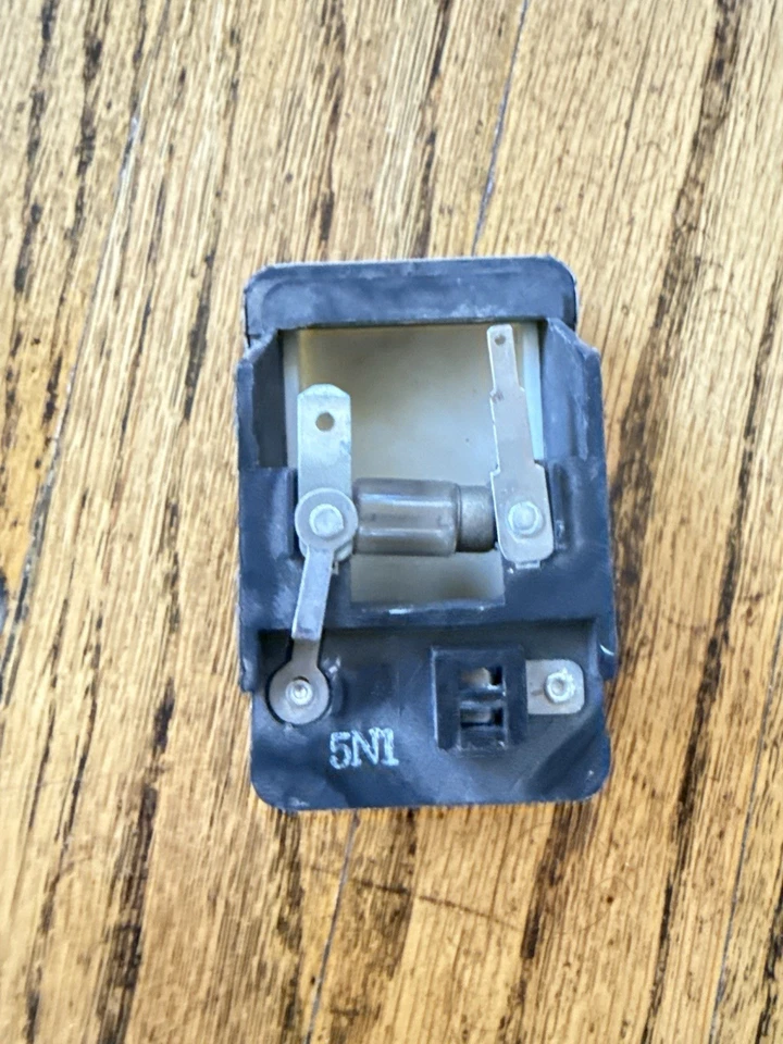 Luz domo Datsun 240z 260z 280z original usada en muy buen estado Foto 2 de 2