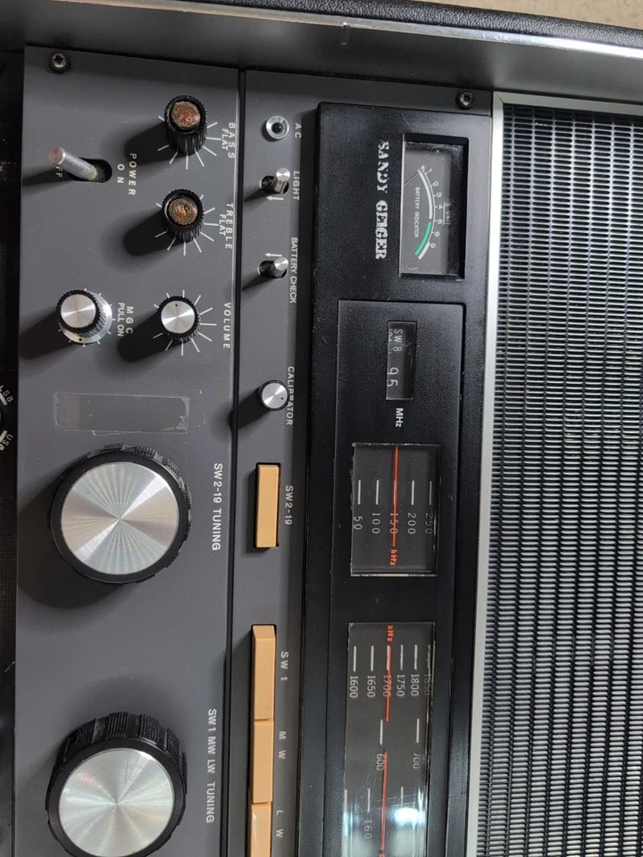 Receptor Transoceánico Multibanda Sony CRF-230 23 RARO De Colección FUNCIONA Ver Video Foto 3 de 4