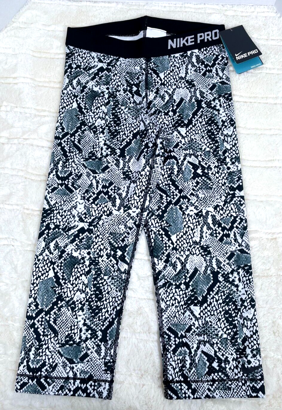 NWT Nike Pro Leggings Womens Medium Black White Snakeskin Capri Crop Gym Workout