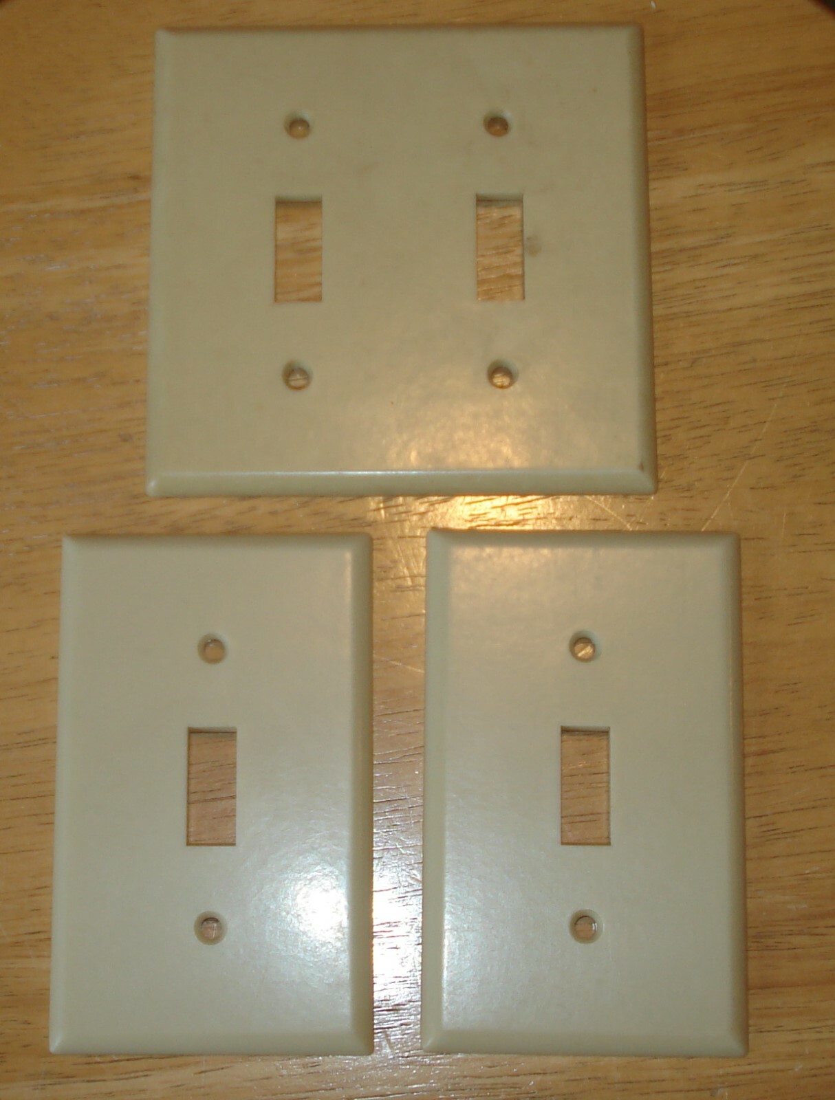Electric Wall Plate Covers White Plastic Leviton 2 singles/1 double