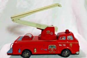 Vintage-Red-Metal-Toy-Fire-Truck-Battery-Operated-Japan-Parts-or-Restore