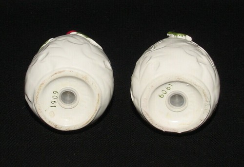 PERFECT PAIR Vintage Lefton China "HOLLY BERRY" Salt & Pepper Shakers! - Picture 2 of 2