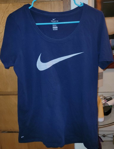 The Nike Tee Dri-Fit Athletic Cut Women 