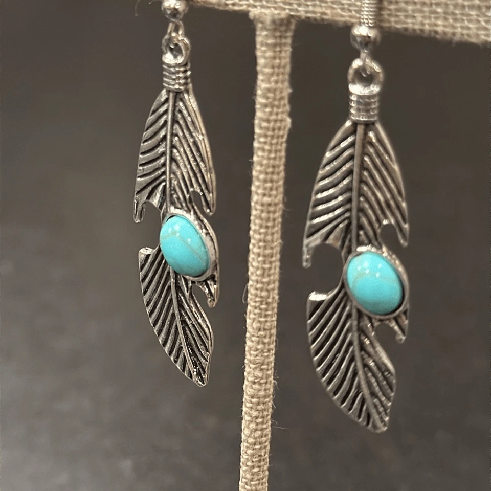 Pendientes Boho Pluma Plata con Imitación Turquesa, Estilo Nativo Americano Occidental Foto 4 de 4