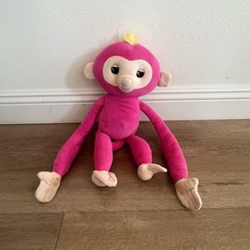 2018 WowWee Fingerlings Bella Hugs Interactive Pink Plush Monkey Toy 16&rdquo;