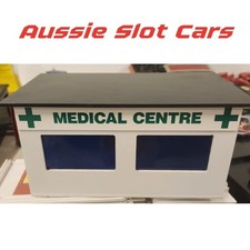 SCALEXTRIC RARE CLASSIC MEDICAL CENTRE BUILDING SLOTCAR 1/32 - VGC