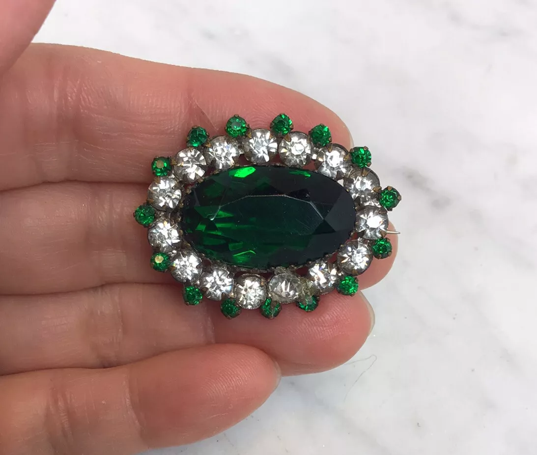 Emerald green brooch deals