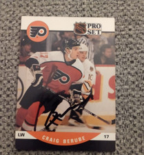 Craig Berube Philadelphia Flyers autographed 1990-91 Pro Set Hockey Card #498
