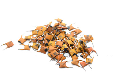 100x DDR RFT Ceramic Capacitor / Disc Capacitor 39 pF, Capacitor, NOS