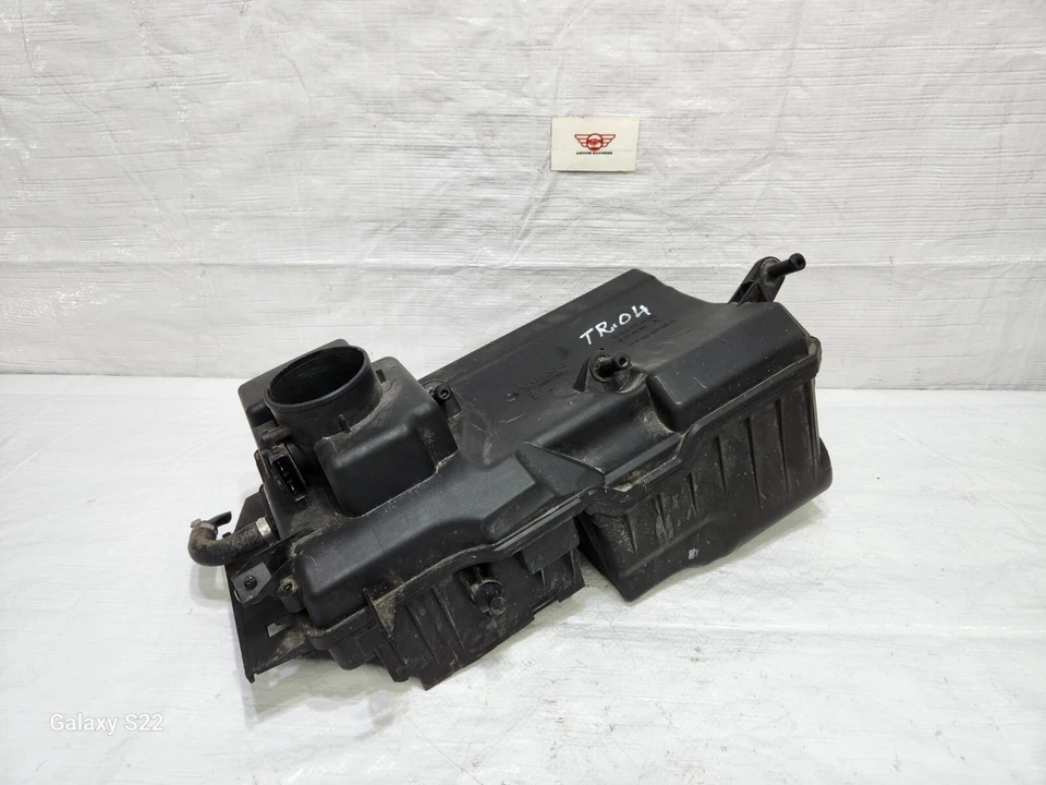 Caixa de purificador de ar 2004-2010 Volvo C30 C70 S40 V40 V50 V70 XC70 FABRICANTE DE EQUIPAMENTO ORIGINAL 30677194 - Imagem 3 de 4