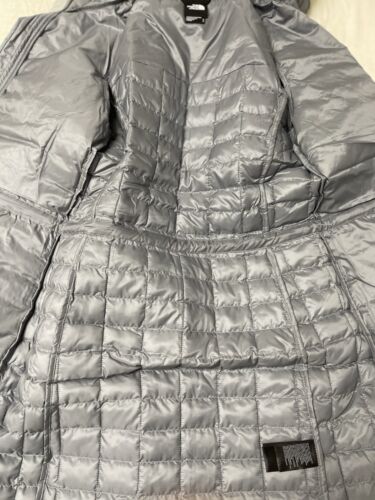 Neu mit Etikett brandneu THE NORTH FACE ThermoBall Eco isolierter Damenparka mit Kapuze – grau - Bild 15 von 20