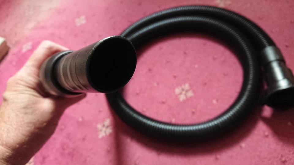 KIRBY VACUUM CLEANER AVALIR FLEXIBLE HOSE. USED BUT GOOD. FITS G5 TO AVALIR. - Image 3 of 4