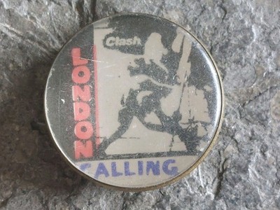 The Clash: Vintage London Calling Button Badge Pin (Joe Strummer) 1980s