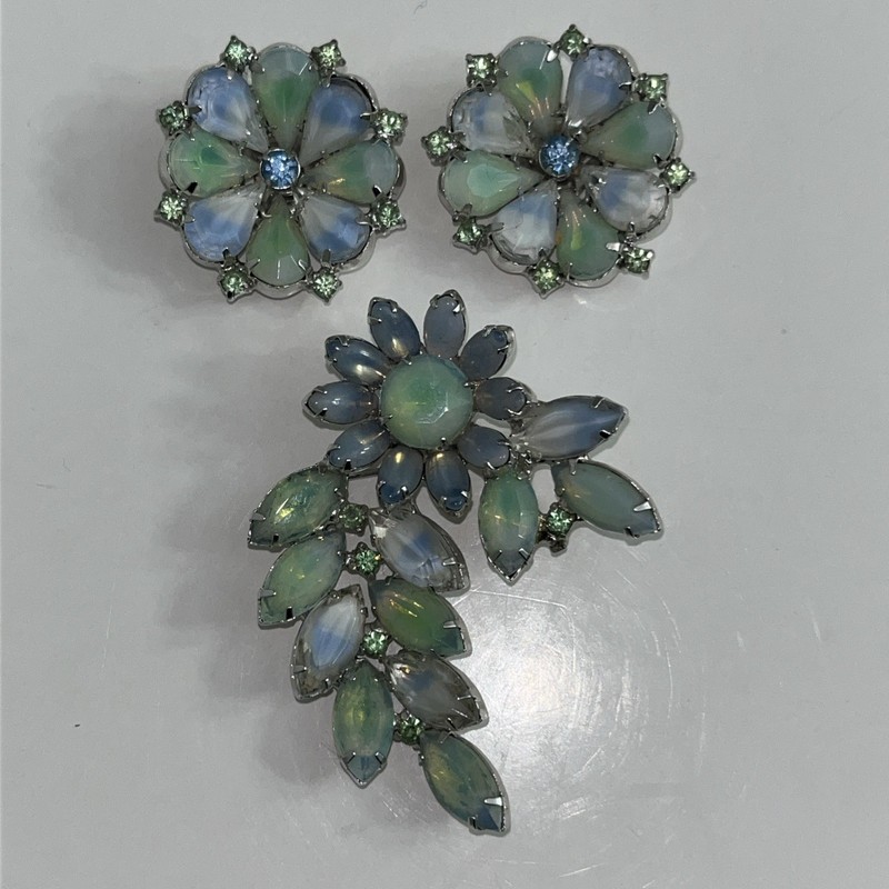 Kramer Of New York Blue & Green Givre Glass & Rhinestone Brooch & Clip Earrings 