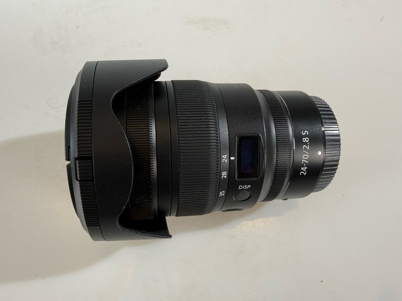 Nikon NIKKOR Z 24-70mm f/2.8 S Zoom Lens Nikon Z 82mm w/ Hood Caps Pouch