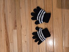 Kids Stretch Gloves Black And White