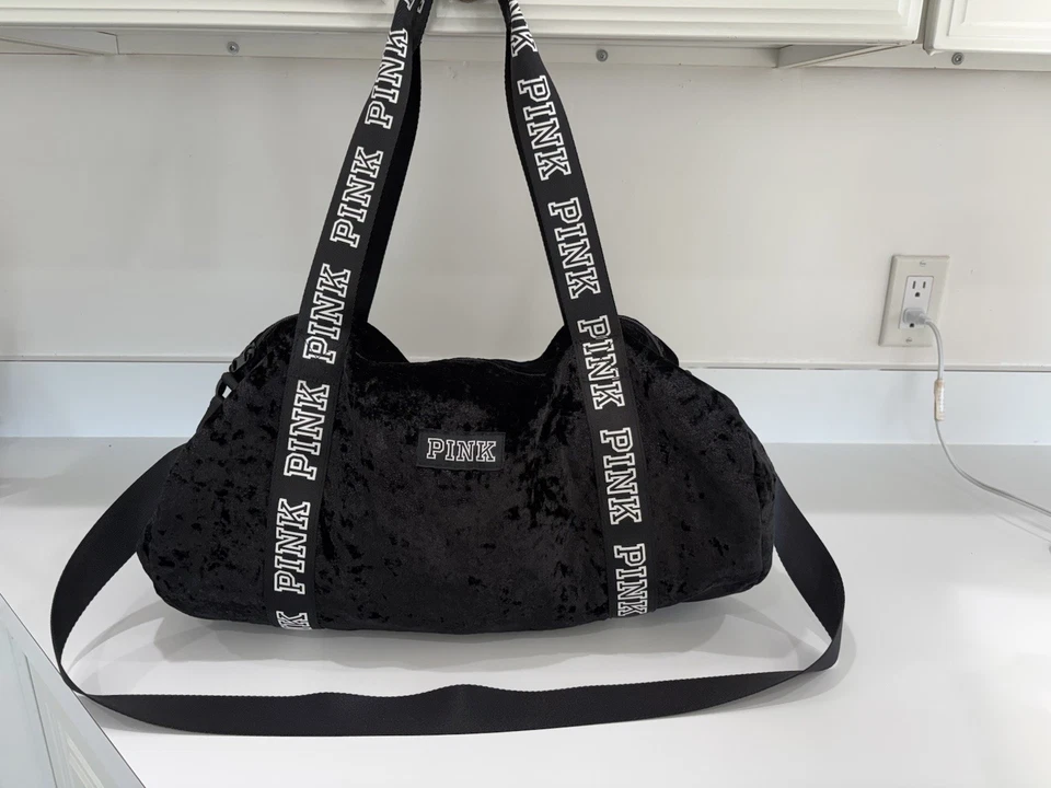 Bolso de Lona Victoria’s Secret Rosa Negro Con Logo Blanco Terciopelo Aplastado Foto 2 de 4