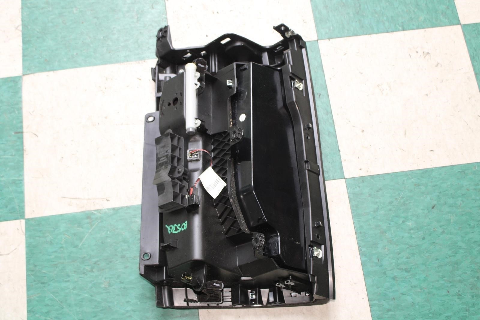 Maserati Ghibli 2014-2020 Glove box