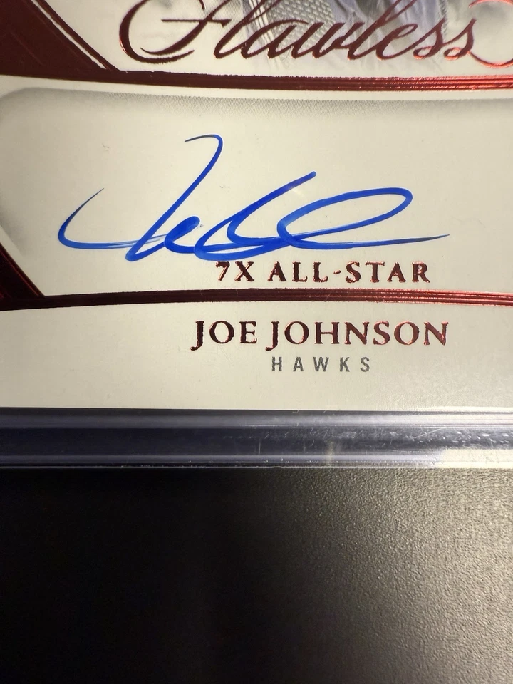 2024-25 Panini impecable Joe Johnson auto All Star tinta rubí/15 Atlanta Hawks Foto 2 de 4