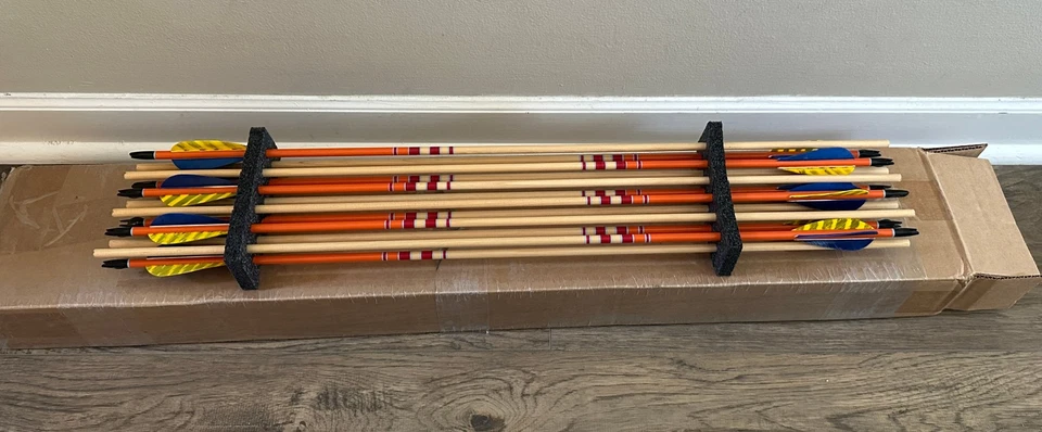 (12) Rose City PO Cedar HUNTER ELITE 3S 5/16" PAINTED/MATCHED 35-40# Arrows [v1] - Image 3 of 4