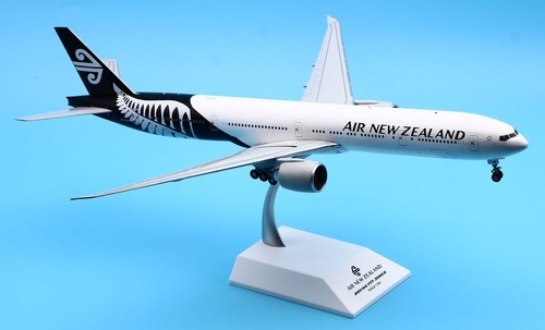 Modelo de avión fundido a presión JC Wings 1:200 Air New Zealand Boeing B777-300ER ZK-OKM - Imagen 6 de 13