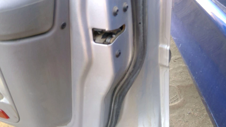 2005 Ford Taurus Passenger Right Front Door Latch With Rods/cables Oem Assembly - Image 2 of 4