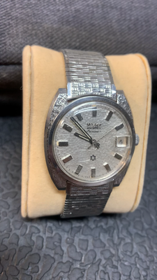 Rare 1960s Wyler Incaflex Superior Dynawind Automatic Hammered