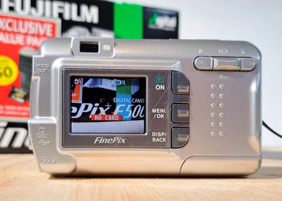 Fujifilm Finepix A330 retro digital compact camera - Image 4 of 4