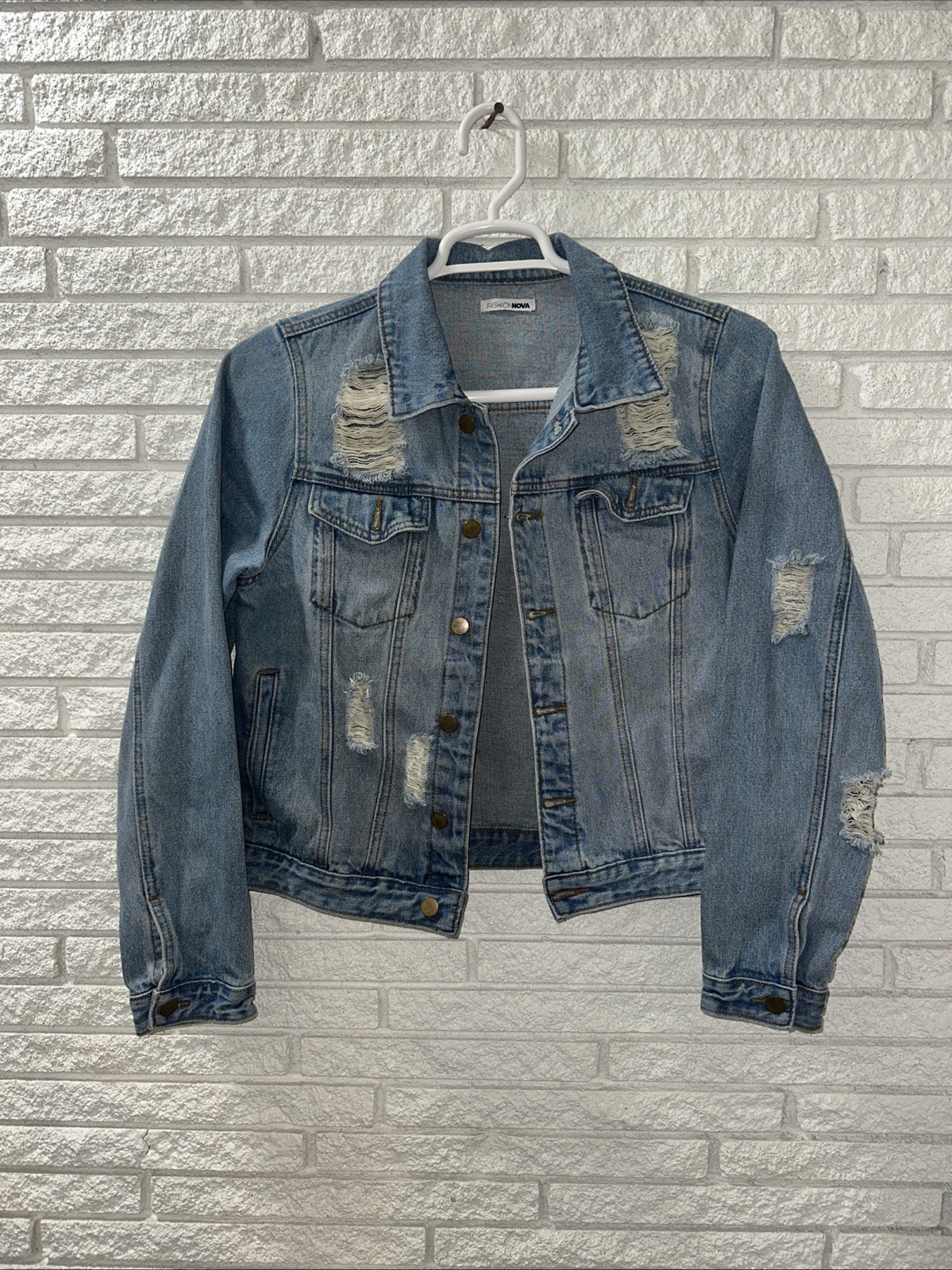 Fashion Nova Women’s Blue Ripped Look Cropped Denim Jacket Button Front Size L