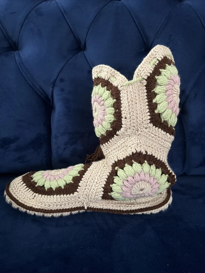 Acogedoras pantuflas botín de ganchillo Foto 3 de 4