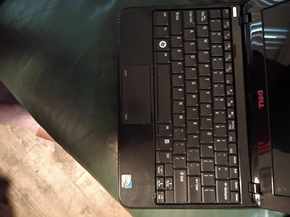 Mini Netbook Dell Inspiron 1012 Intel Atom, 4GB RAM, 220GB HDD, con Cargador Foto 3 de 4