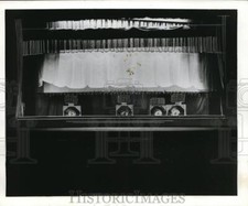 1941 Press Photo Behind the scenes look at the battery of loud speakers.