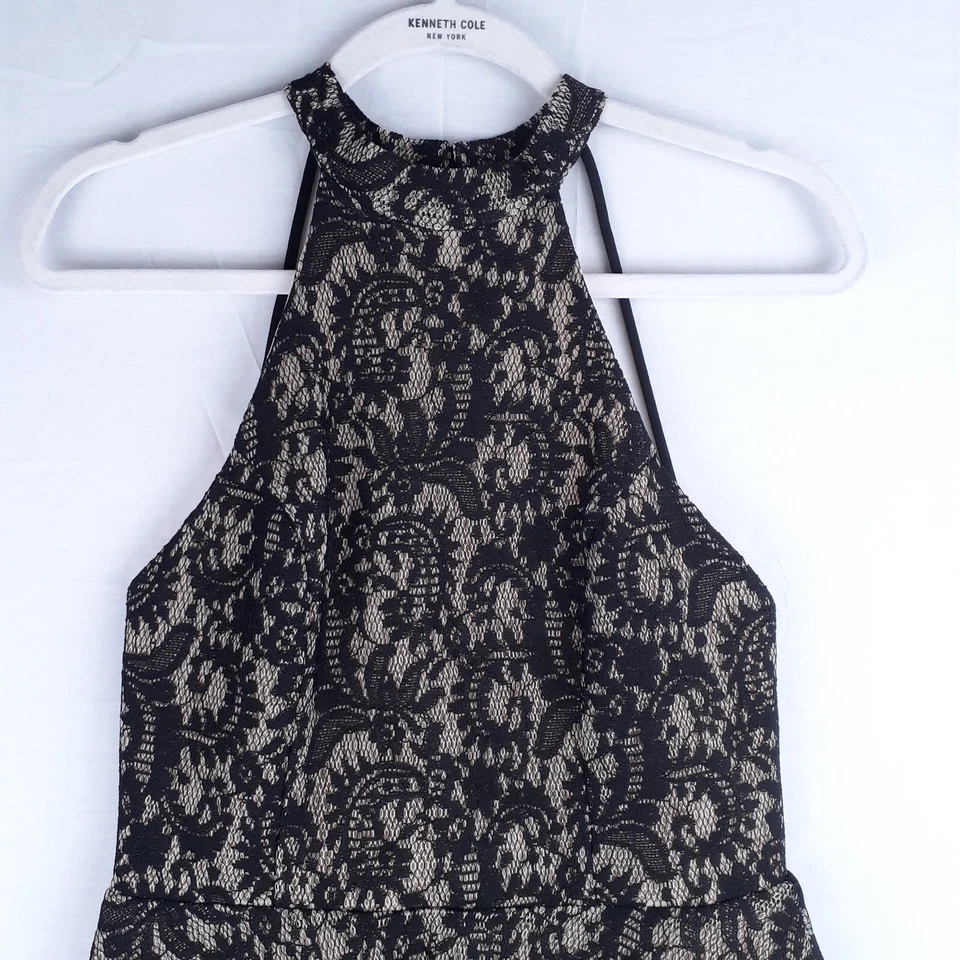 Vestido Charlotte Russe Negro Beige Grande Patinador Encaje Revelador Espalda Sin Mangas Foto 3 de 4