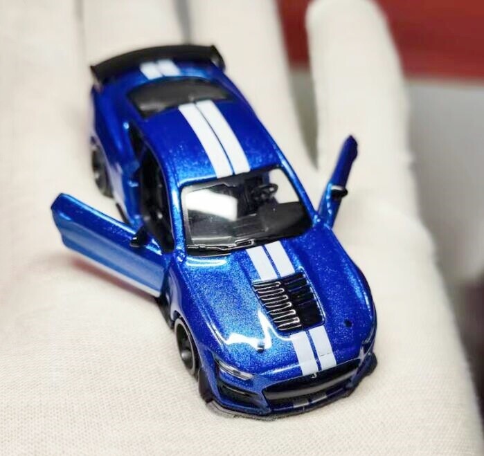 Bburago 1:64 Scale Shelby GT500 Diecast Toy Car New in Box