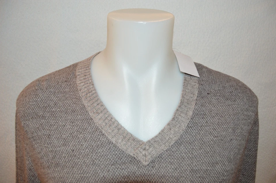 INHABIT Man's V-Neck Premium Sweater NEW Size Large  Retail Value: $225 - Image 2 of 4
