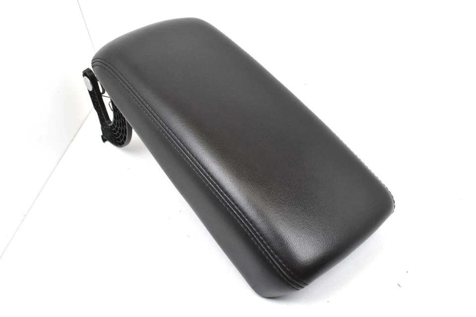 Оригинальная черная кожаная крышка подлокотника для центральной консоли Chevrolet Volt 2011-2015 годов выпуска - Изображение 2 из 4