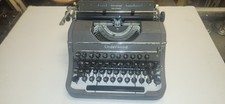 Underwood Universal Portable Typewriter With Case Vintage  thumbnail