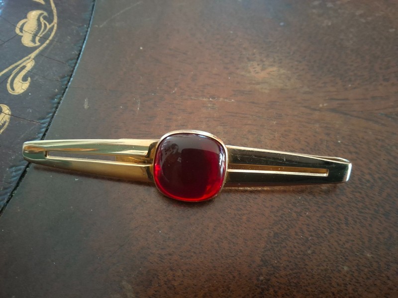 Vintage -  3-Inch Gold Toned Anson Ruby Style Cabochon Tie Bar