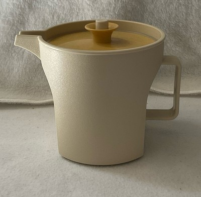 VTG Tupperware Creamer Pitcher Push Button Top 1414-5 Almond Harvest Gold