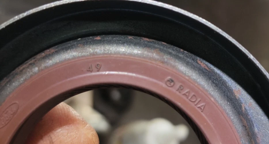 Diferencial de sello de aceite de eje de conducción OEM # 77GG4676A5A para Ford P 100, Transit Foto 4 de 4