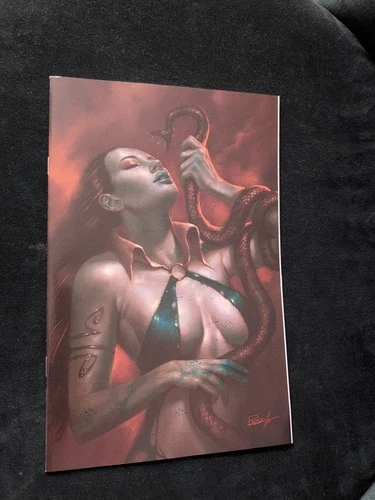 VAMPIRELLA STRIKES #13 VIRGIN INCENTIVE LUCIO PARRILLO  VARIANT 1