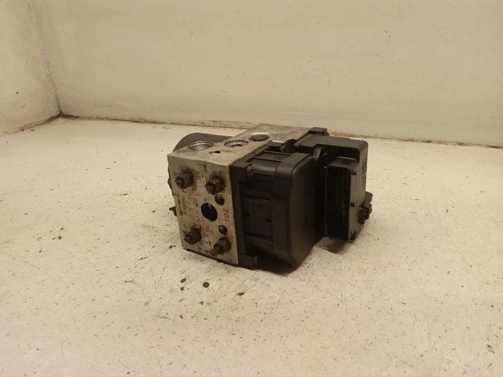 2003-2004 Subaru Forester ABS Anti-Lock Brake Pump Assembly AT OEM - Imagem 2 de 4