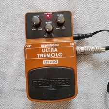 Behringer UT100 Ultra Tremolo Guitar Effect P...
