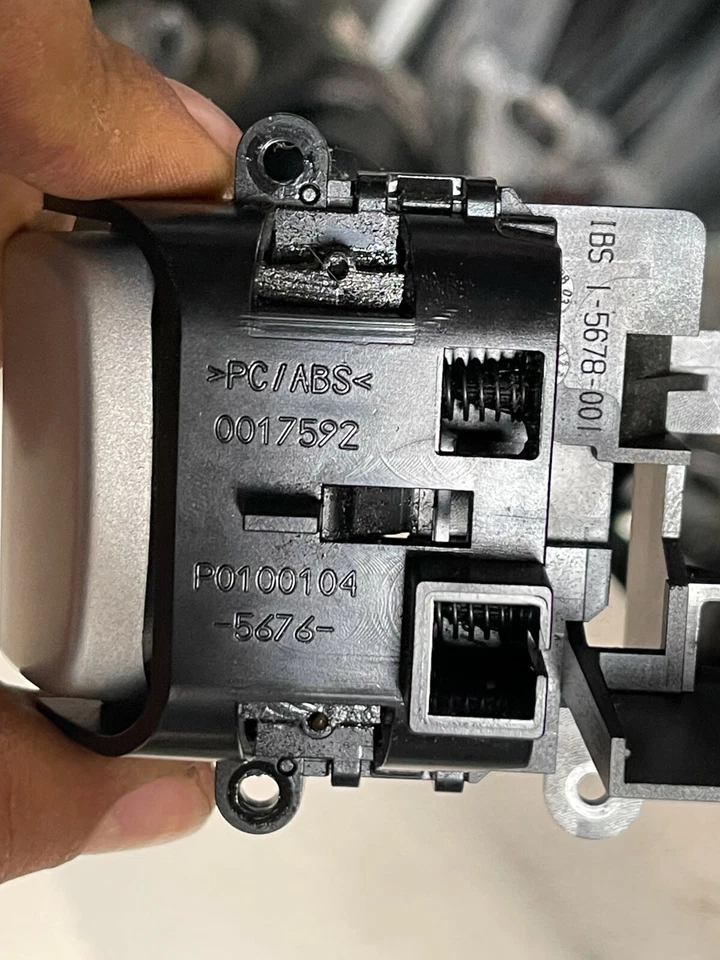 MERCEDES-BENZ SLK280 SLK350 SLK55 OEM CONSOLA CENTRAL MANGO SUPERIOR BOTÓN DE LIBERACIÓN Foto 3 de 3