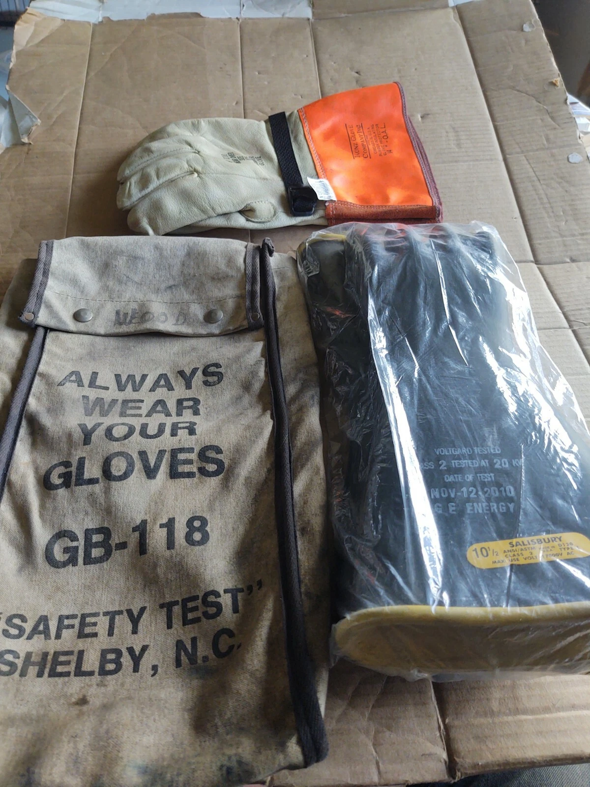 SALISBURY # GB-118 LINEMEN GLOVES, RUBBER INSULATING GLOVE PROTECTOR, & BAG.