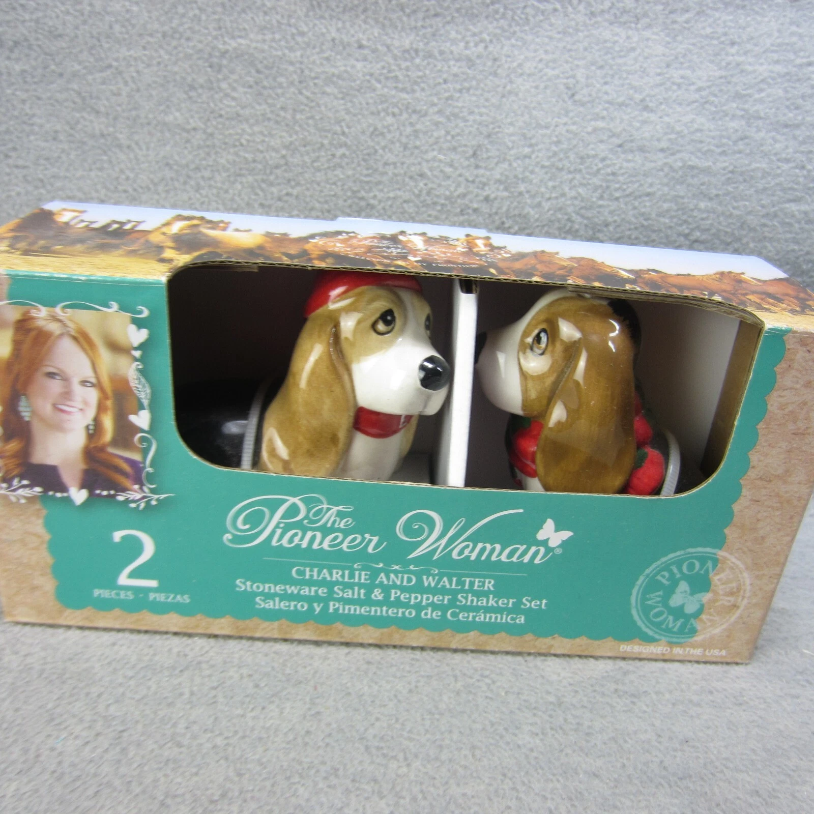 Pioneer Woman Charlie and Walter Stoneware Salt & Pepper Shaker Set in Orig Box
