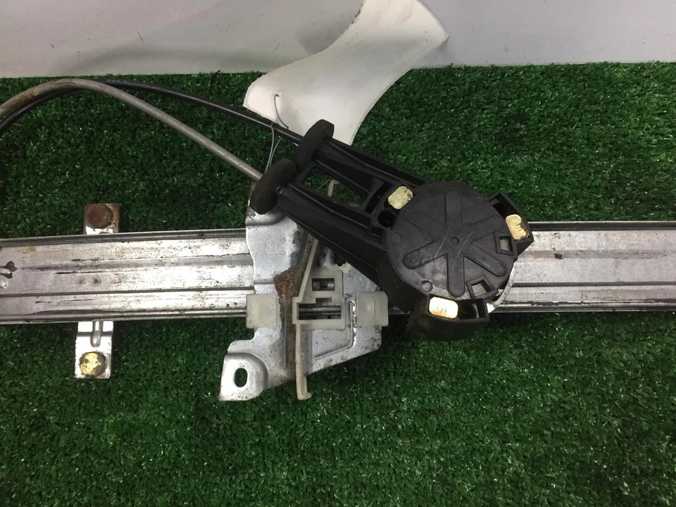 FORD LASER RIGHT FRONT WINDOW REG/MOTOR KE 4DR/5DR/WAG MANUAL 10/87-03/90 87 88 - image 2 of 3