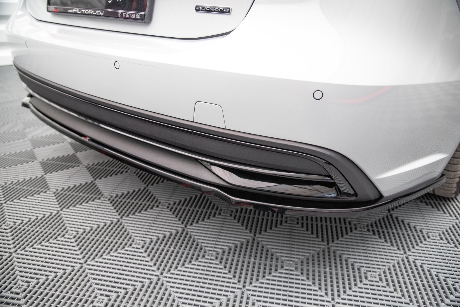 Splitter arriere Maxton noir brillant pour Audi A7 C8 - 3