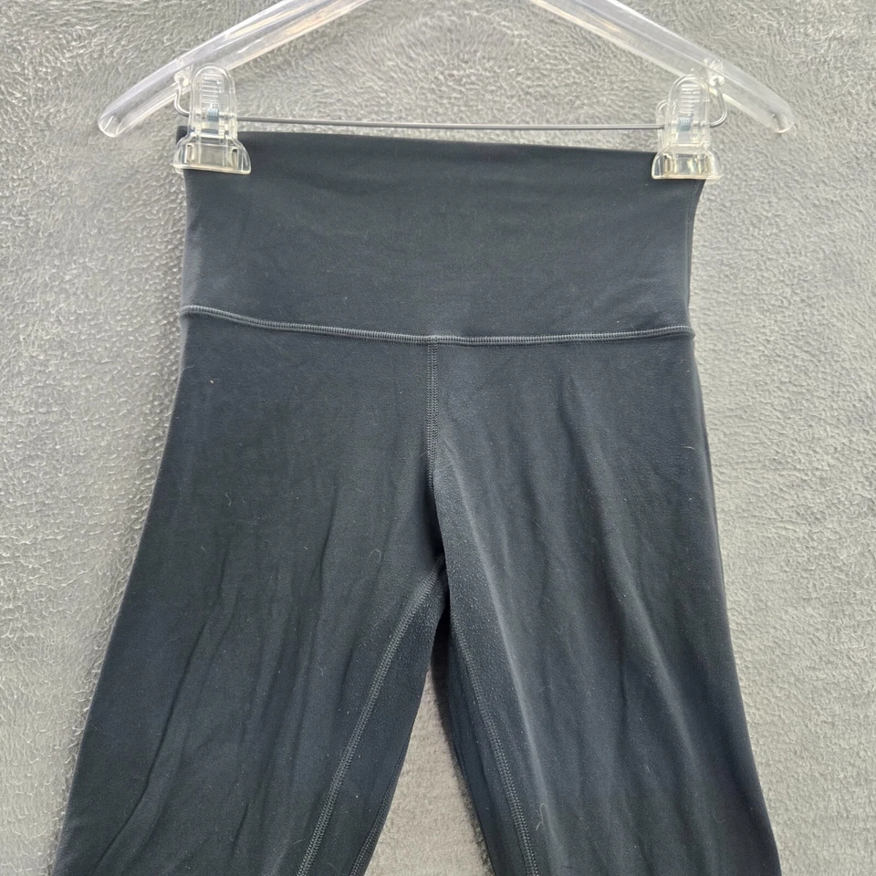 Calça Lululemon Feminina Activewear 4 Leggings Cinza Alinhada Cintura Alta 26 em Costura Interna - Imagem 3 de 4