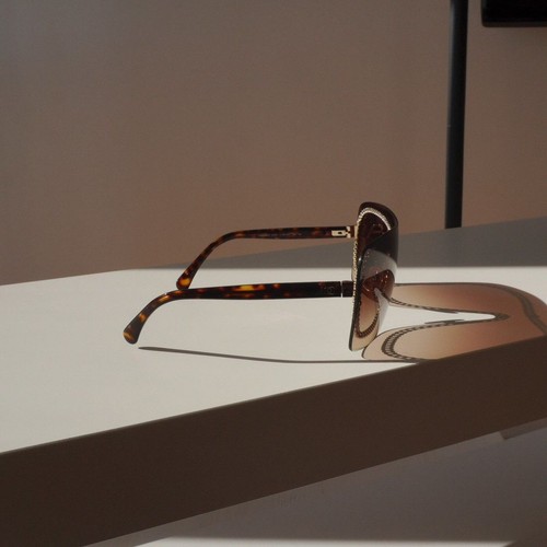 Chanel shield logo gold chain frame sunglasses - Picture 3 of 10
